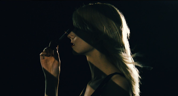 美妆口红产品创意广告