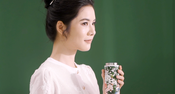 哲品御花园保温杯广告